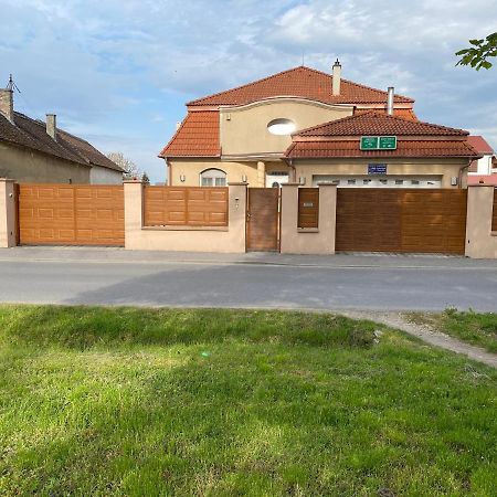 Ambrozia Guesthouse Надьканіжа Екстер'єр фото