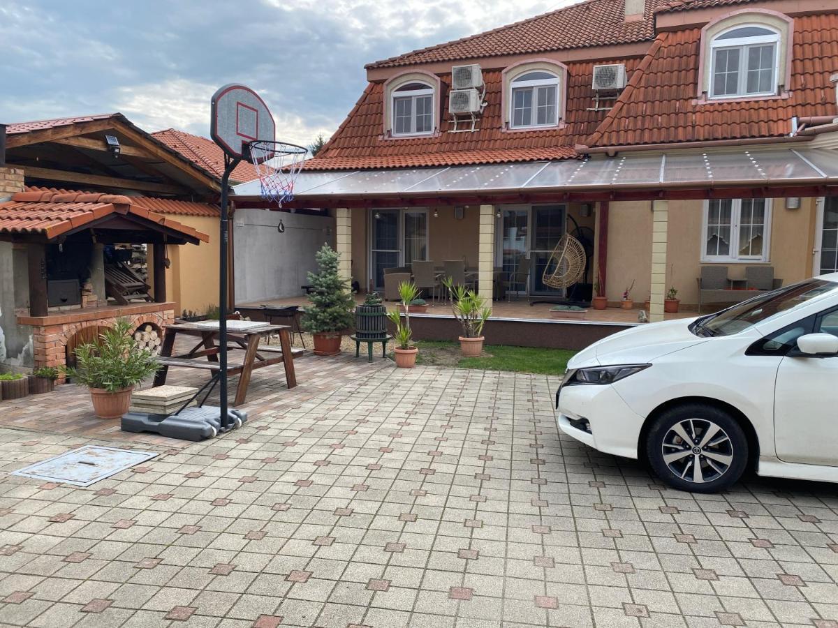 Ambrozia Guesthouse Надьканіжа Екстер'єр фото