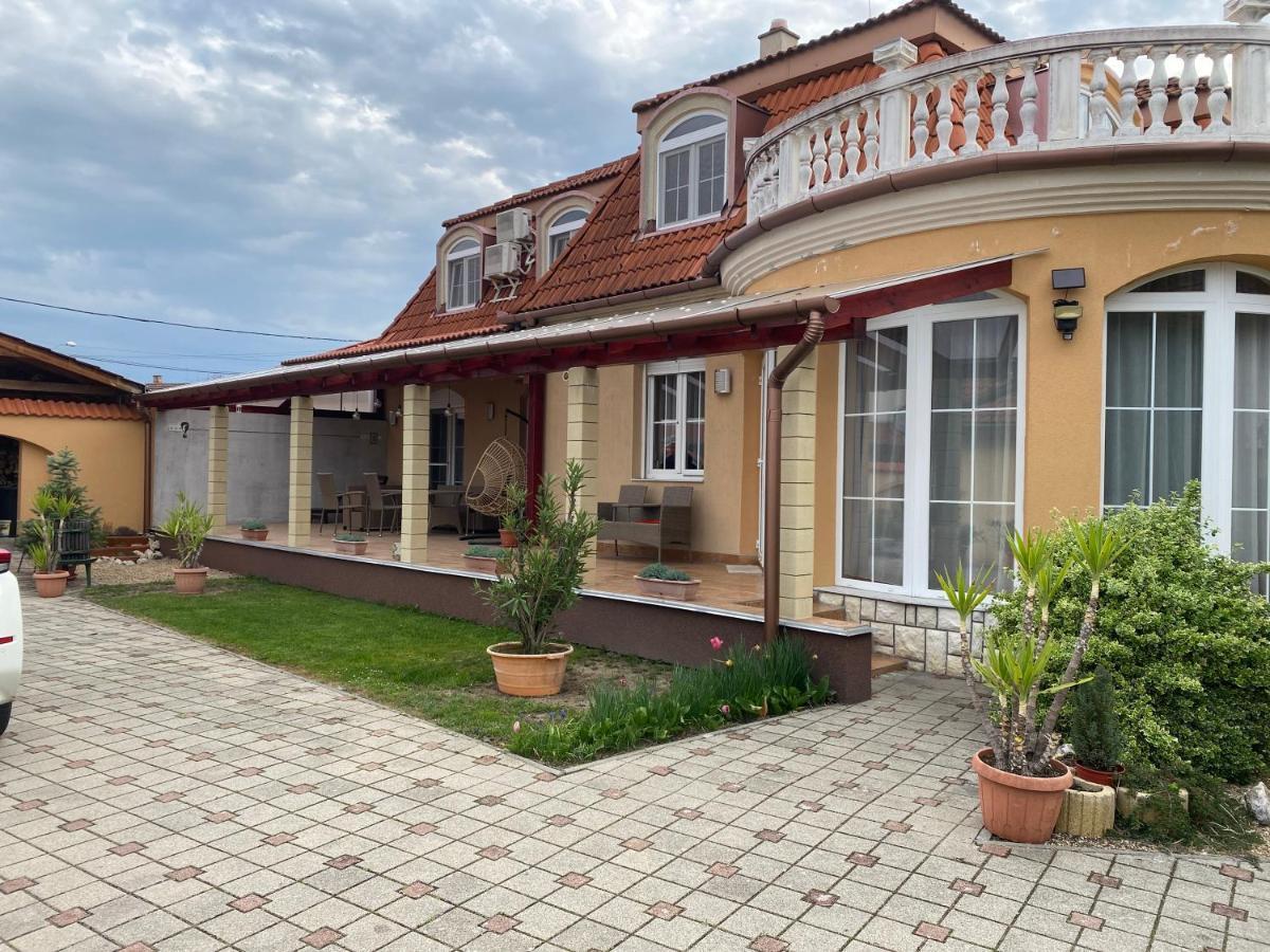 Ambrozia Guesthouse Надьканіжа Екстер'єр фото