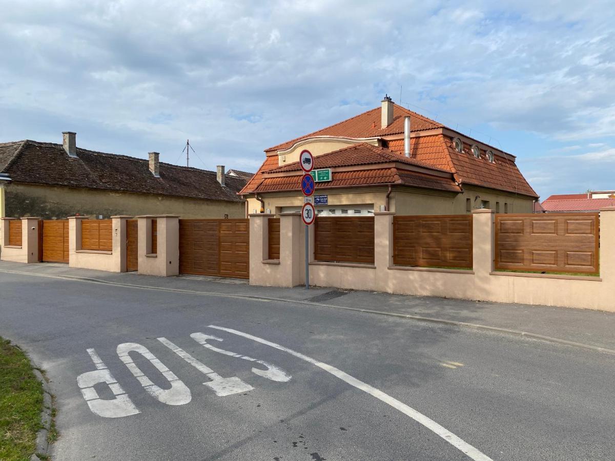 Ambrozia Guesthouse Надьканіжа Екстер'єр фото