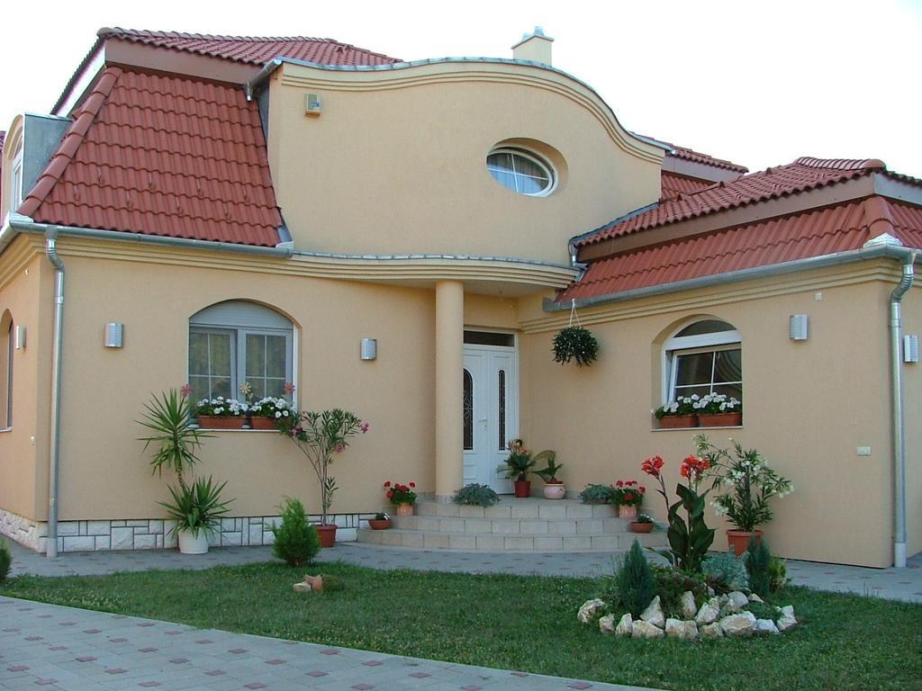 Ambrozia Guesthouse Надьканіжа Екстер'єр фото