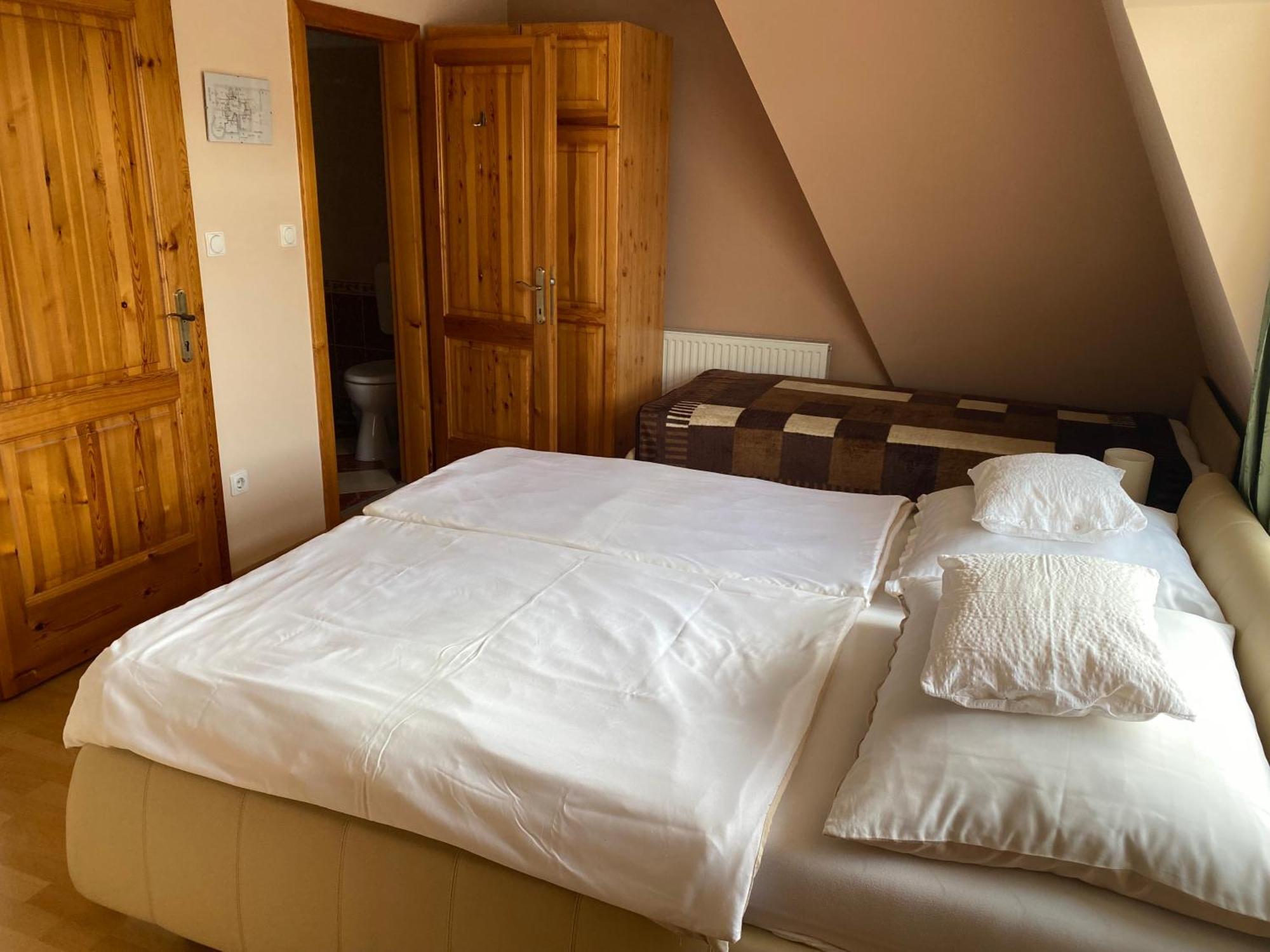 Ambrozia Guesthouse Надьканіжа Екстер'єр фото