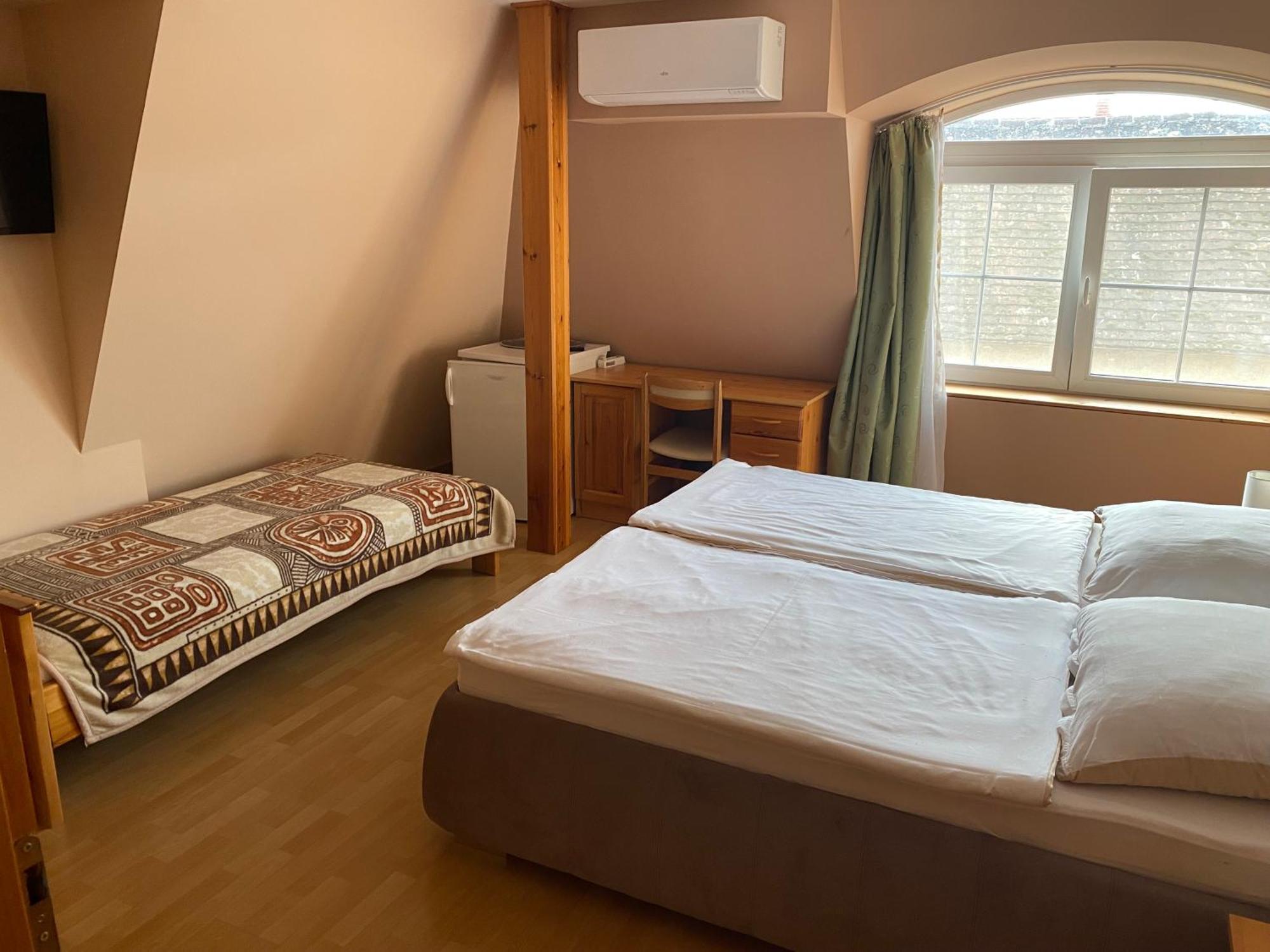 Ambrozia Guesthouse Надьканіжа Екстер'єр фото