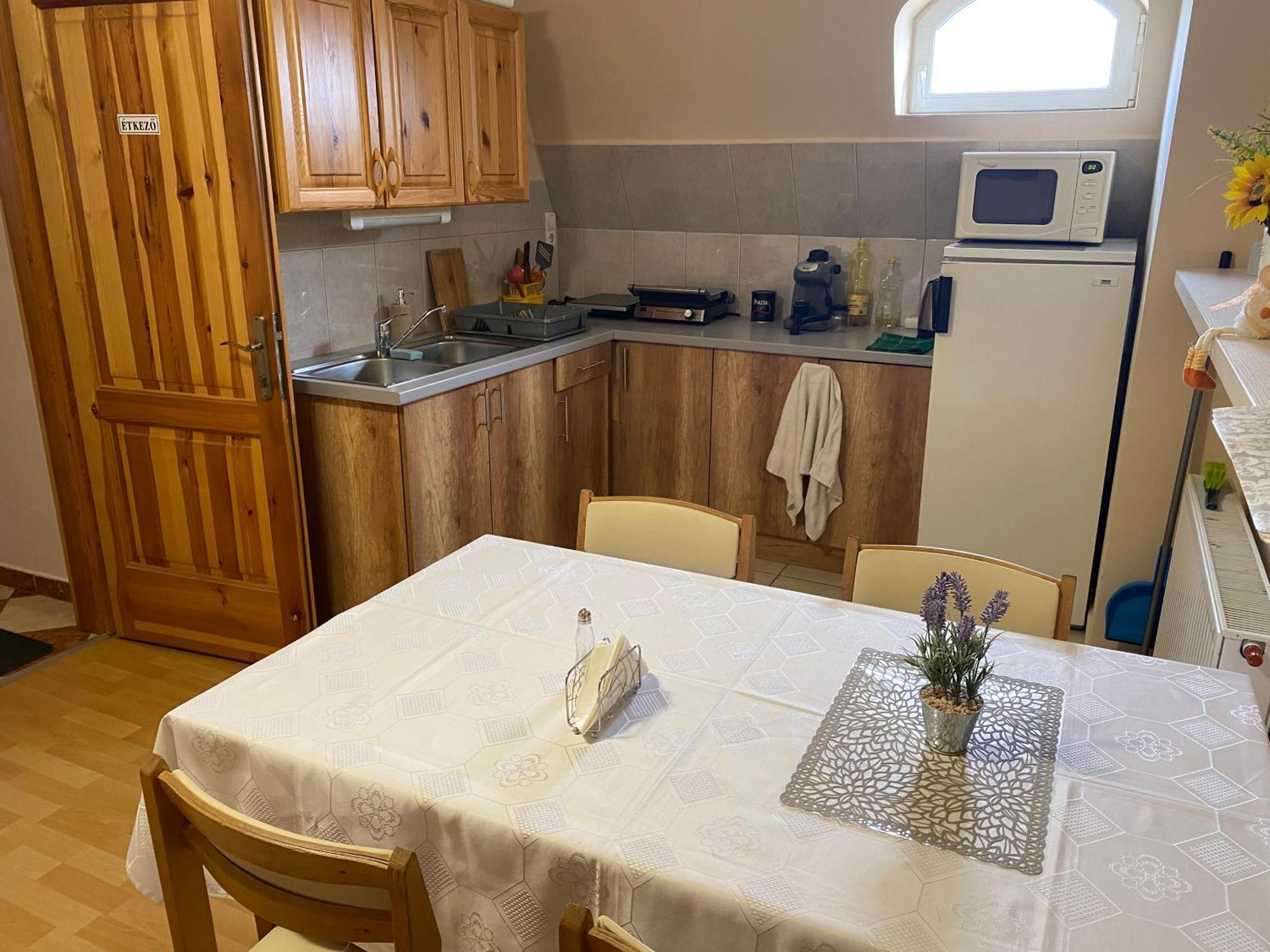 Ambrozia Guesthouse Надьканіжа Екстер'єр фото
