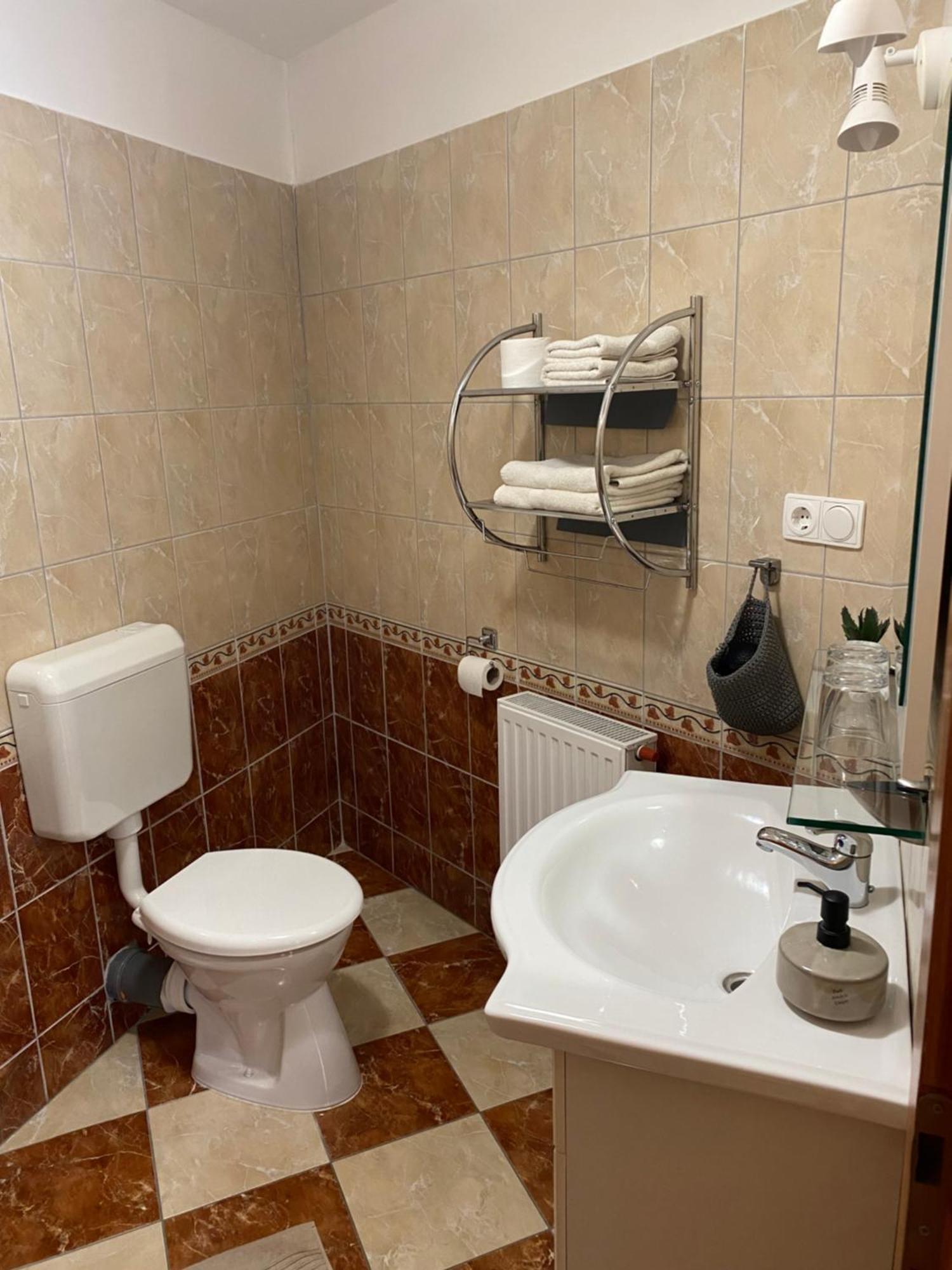 Ambrozia Guesthouse Надьканіжа Екстер'єр фото