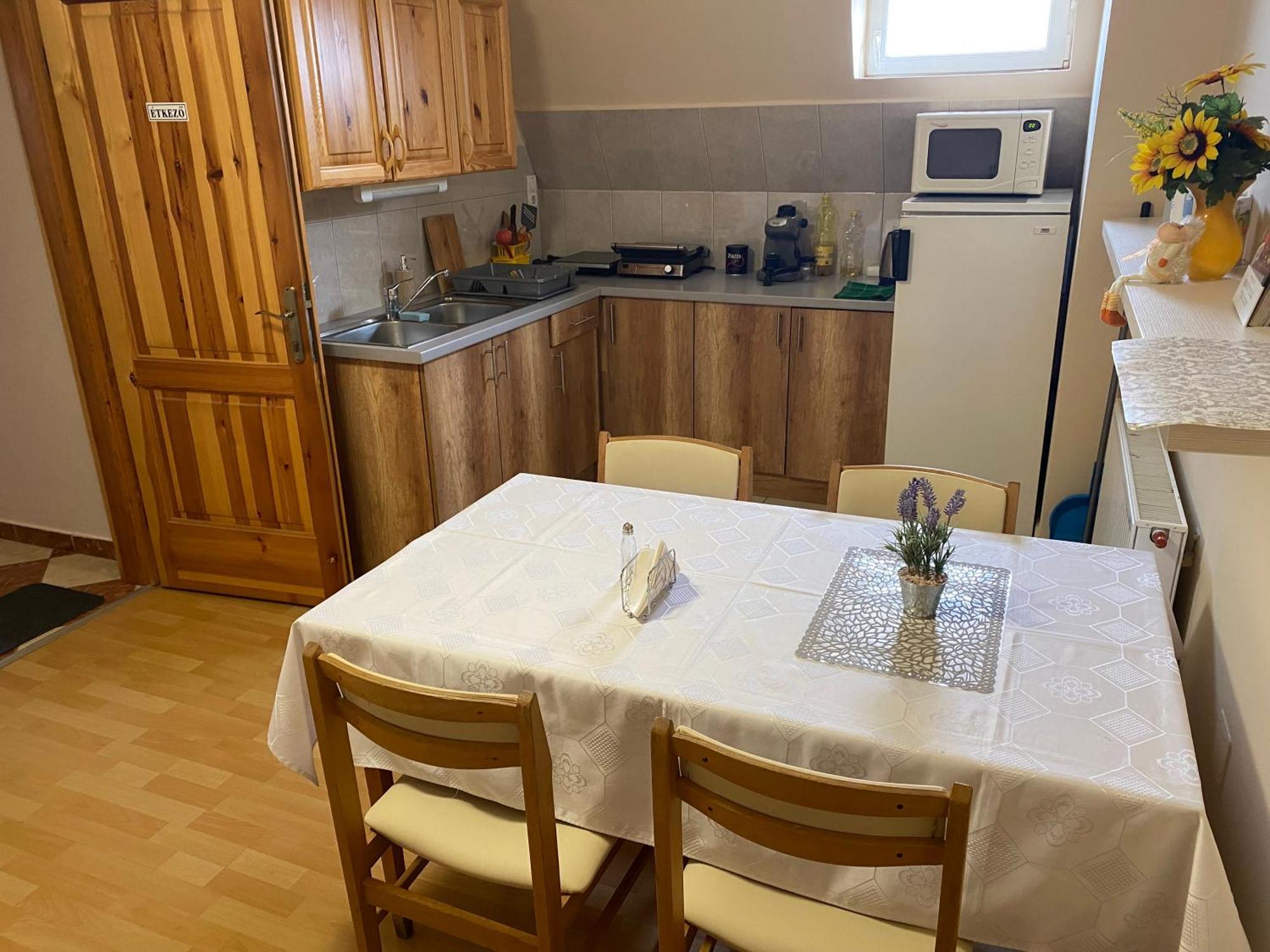 Ambrozia Guesthouse Надьканіжа Екстер'єр фото