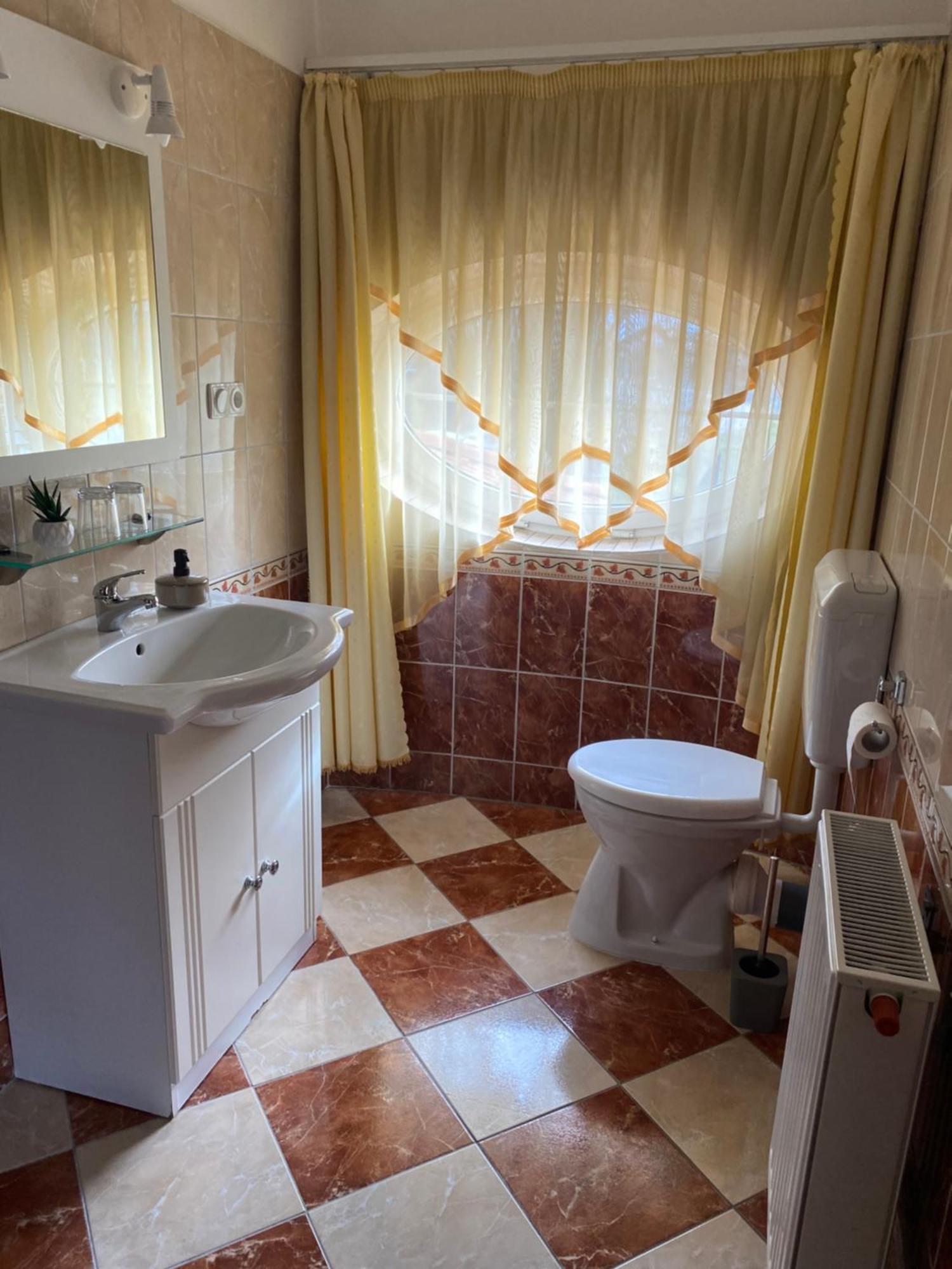Ambrozia Guesthouse Надьканіжа Екстер'єр фото