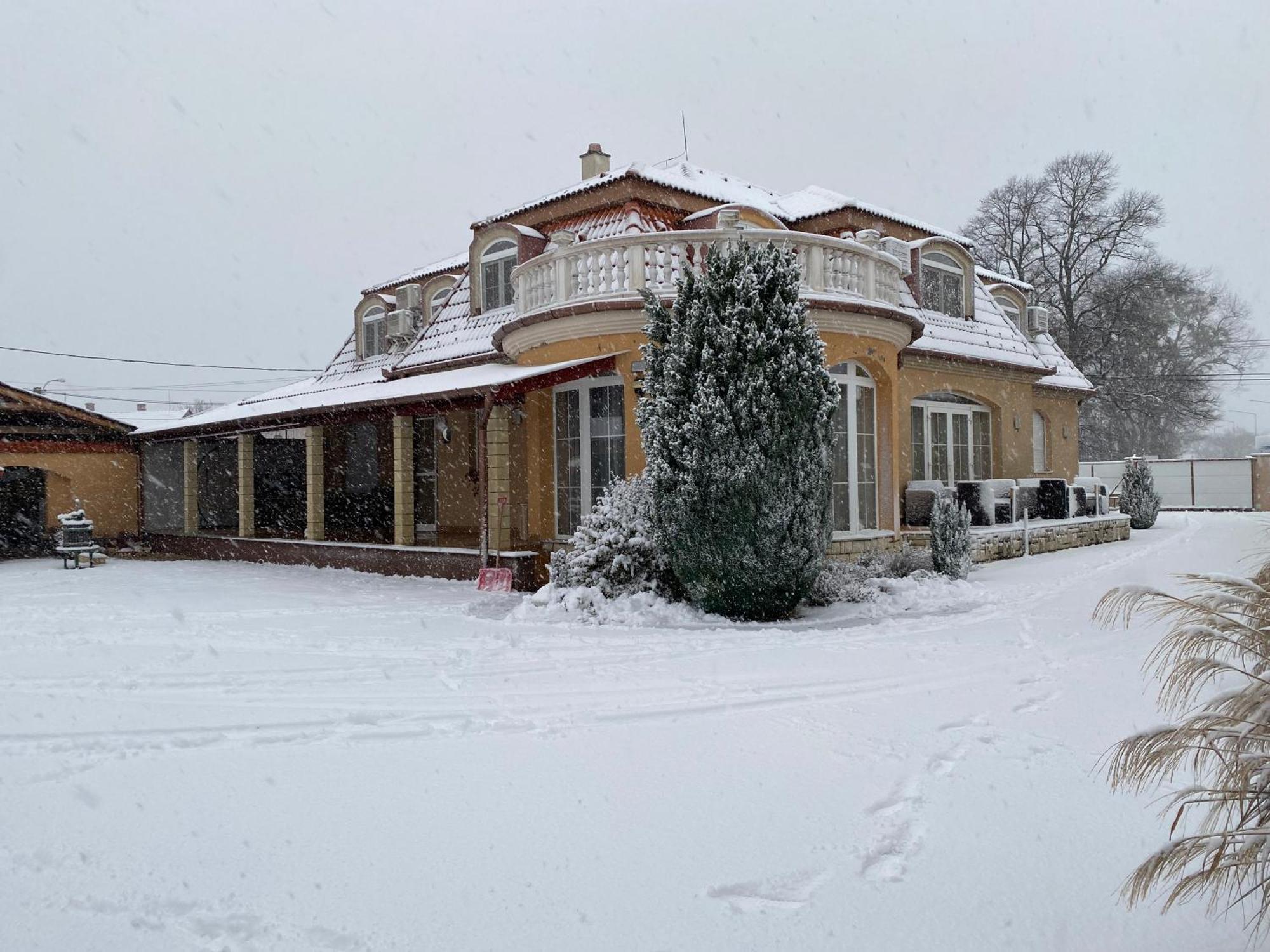 Ambrozia Guesthouse Надьканіжа Екстер'єр фото