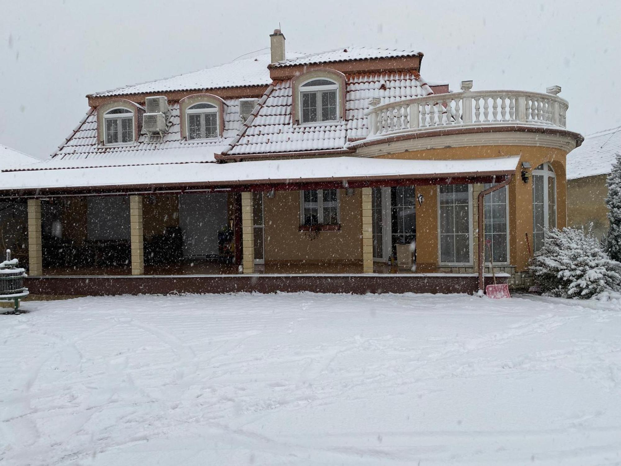 Ambrozia Guesthouse Надьканіжа Екстер'єр фото