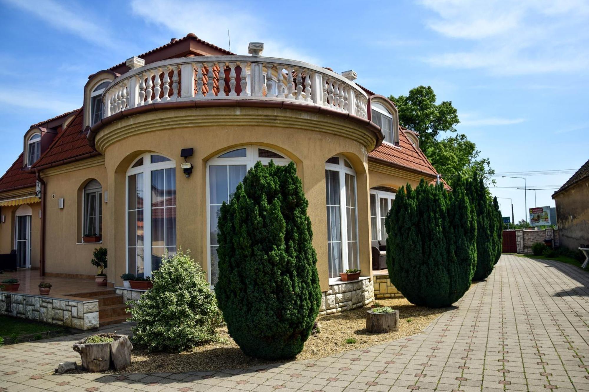 Ambrozia Guesthouse Надьканіжа Екстер'єр фото