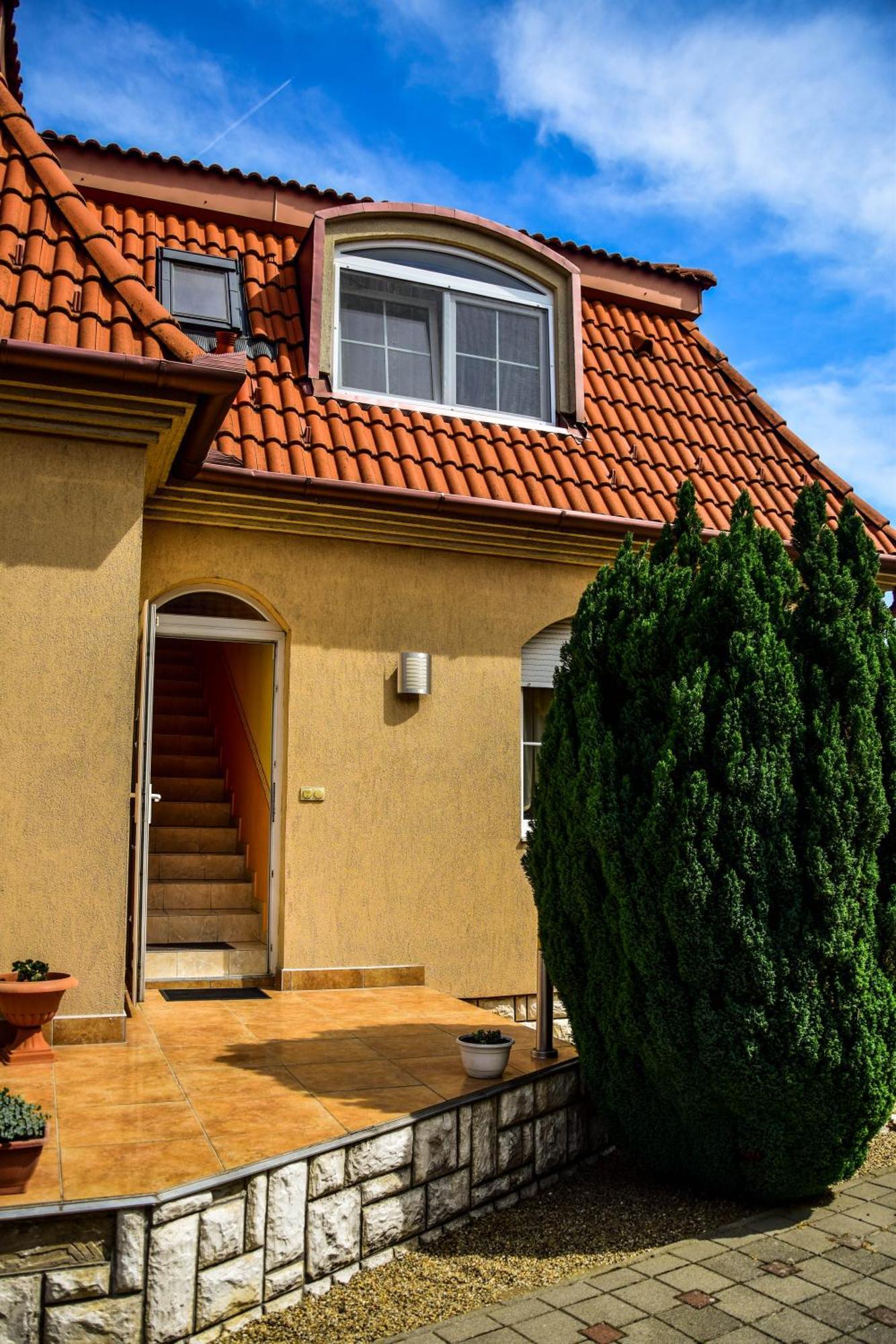 Ambrozia Guesthouse Надьканіжа Екстер'єр фото