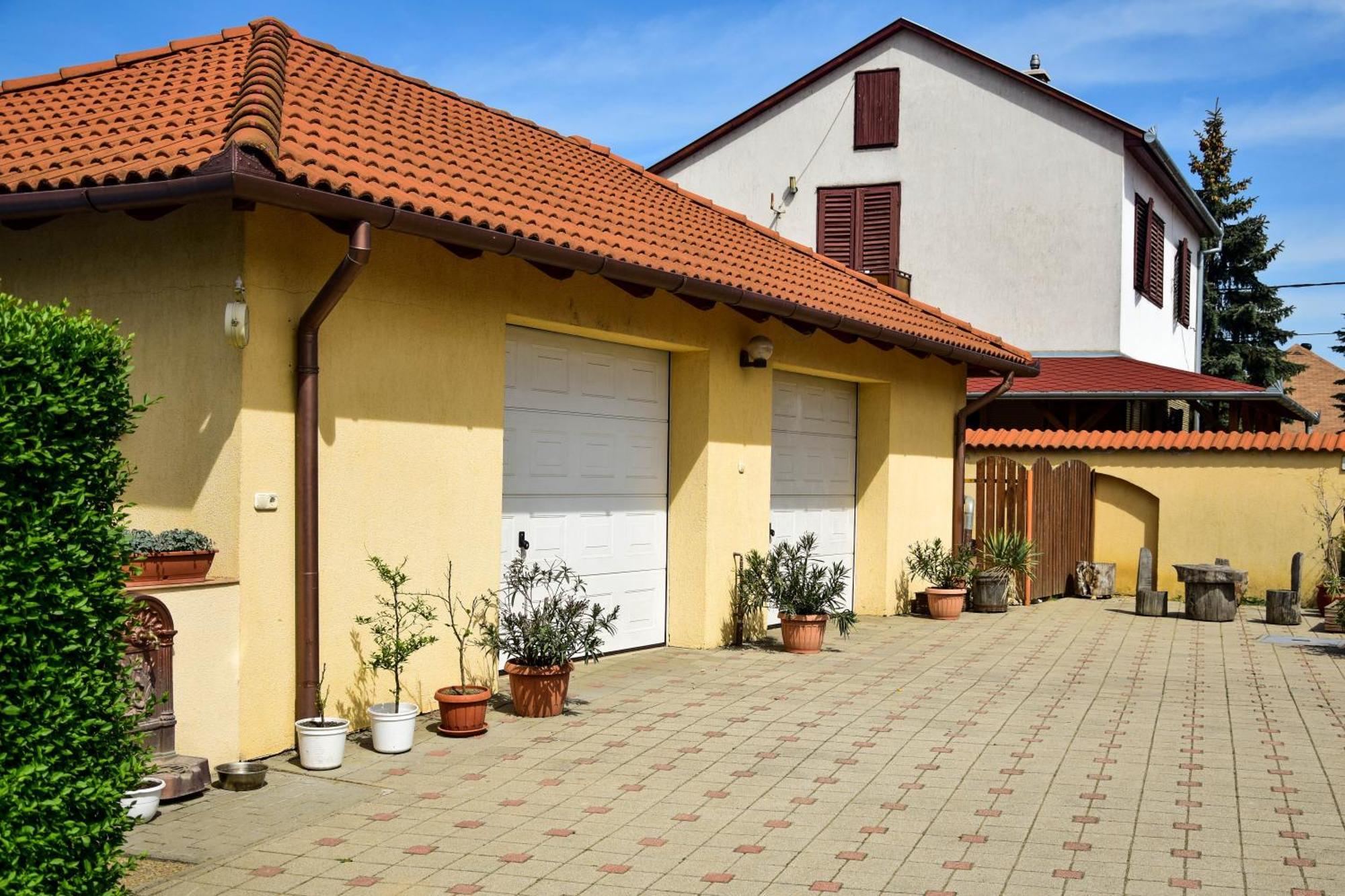 Ambrozia Guesthouse Надьканіжа Екстер'єр фото