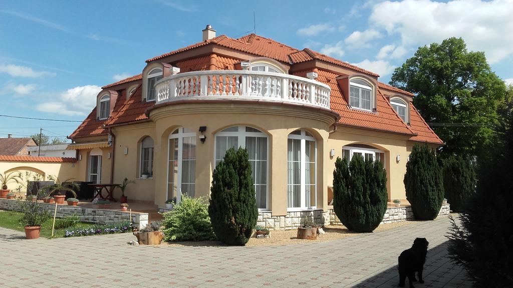 Ambrozia Guesthouse Надьканіжа Екстер'єр фото