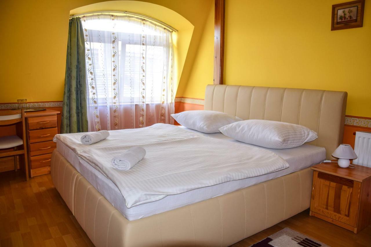 Ambrozia Guesthouse Надьканіжа Екстер'єр фото